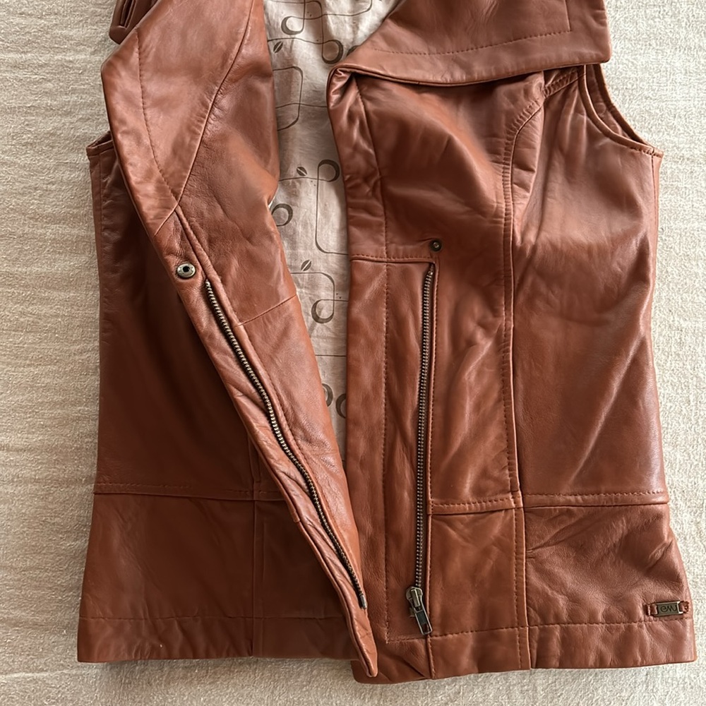 EMU Leather Outback Vest - Picture 6 of 8